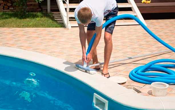 Cómo limpiar tu piscina 2 Necesitas limpiar el fondo