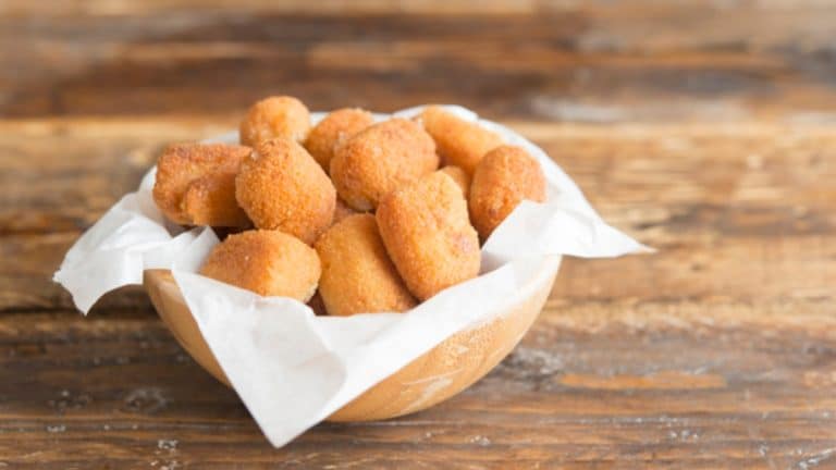 El truco de las croquetas cremosas que recomiendan los chefs españoles: gelatina en la bechamel