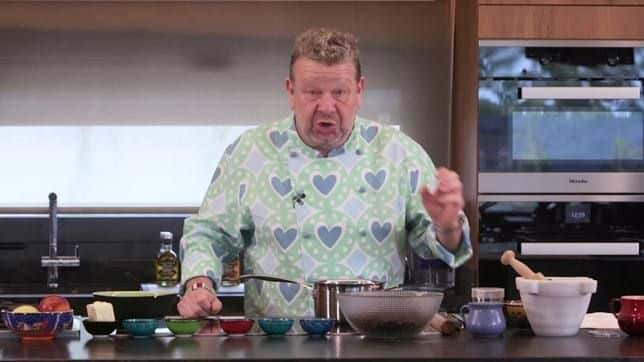 El ingrediente secreto de Chicote para una ensaladilla rusa de restaurante