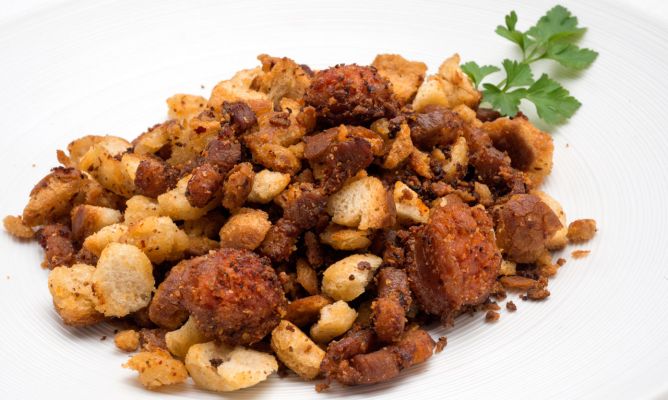 El truco de Arguiñano para unas migas tradicionales de rechupete