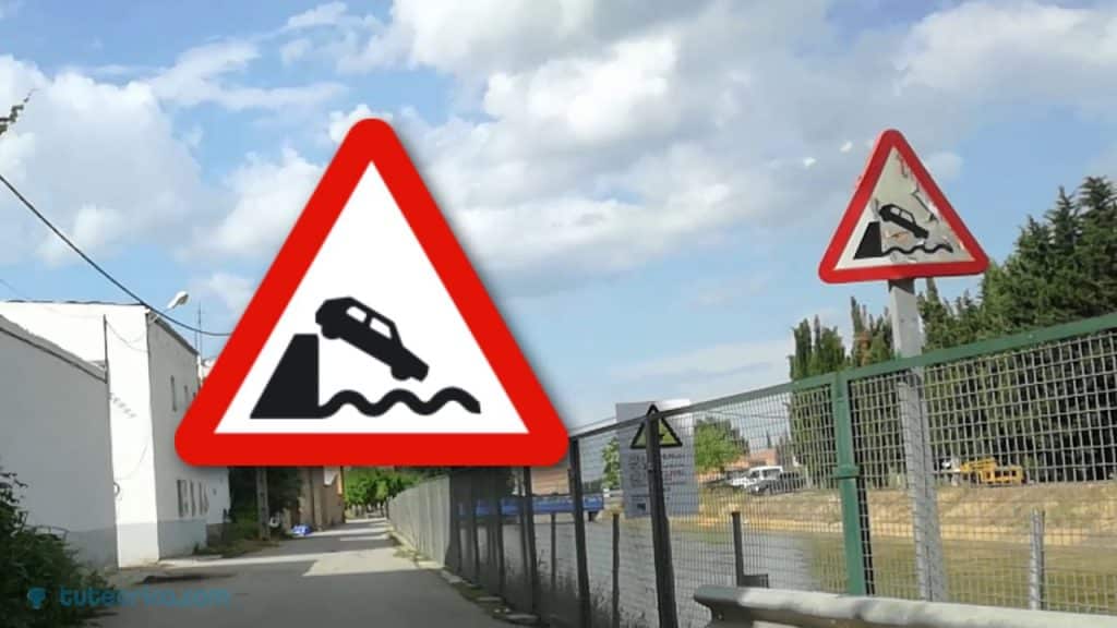 Coche cayendo al agua