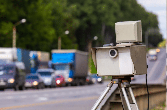 La DGT modifica los radares para pillarte y multarte si haces esto en la carretera