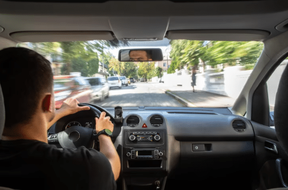 La DGT modifica los radares para pillarte y multarte si haces esto en la carretera