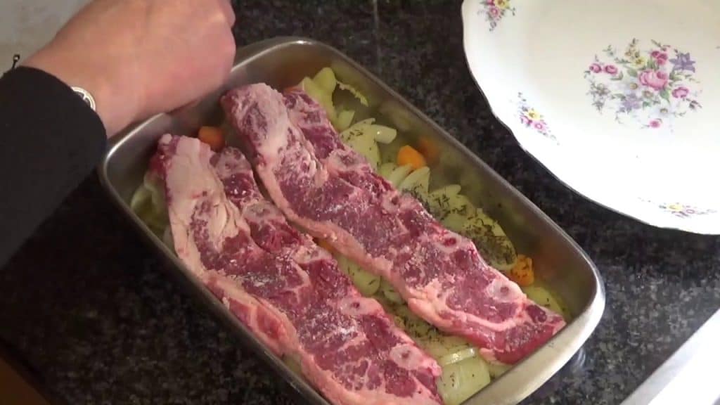 El paso por paso de la preparación del churrasco de ternera al horno
