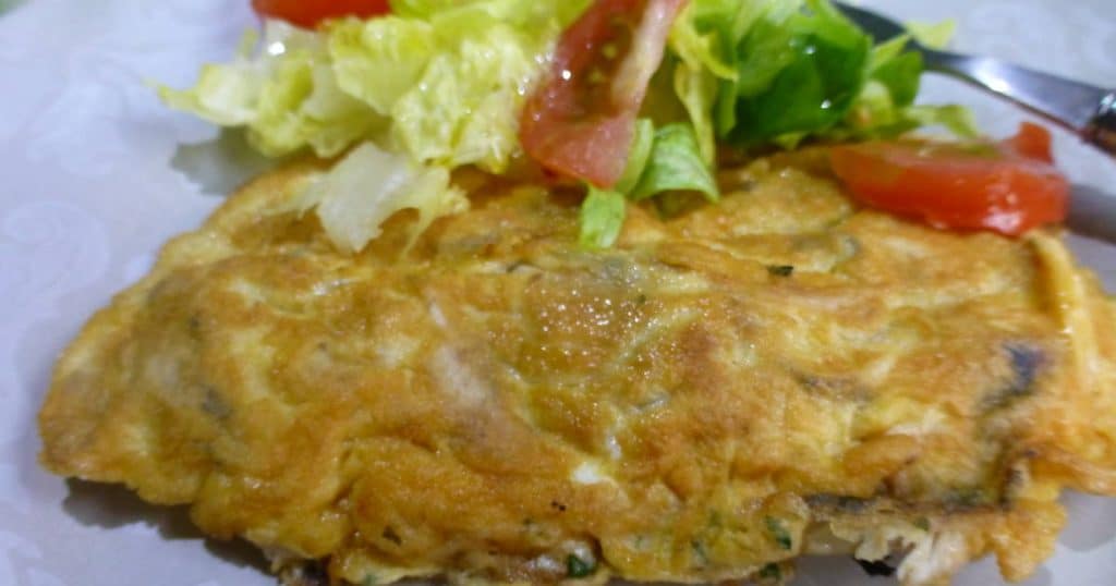 ¿Cómo servir la tortilla de boquerones?