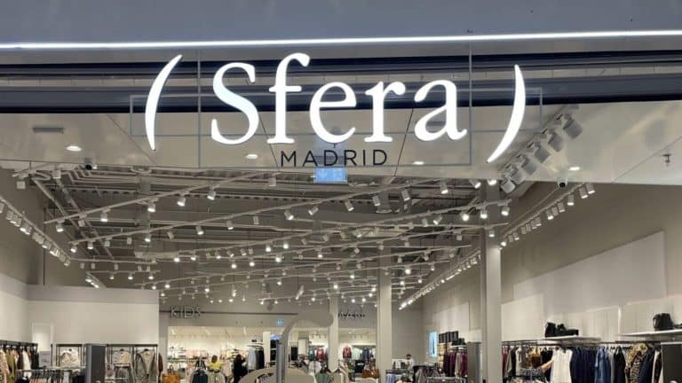 Las camisetas de Sfera de nueva temporada por 9,99 € que aunan lo casual y lo elegante
