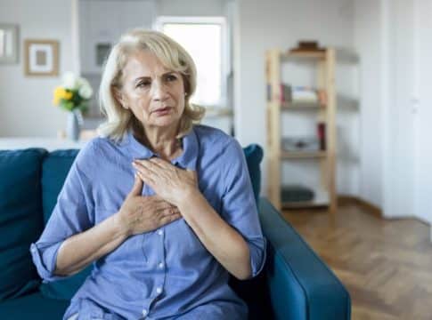 Cómo avisa el infarto de corazón en la mujer