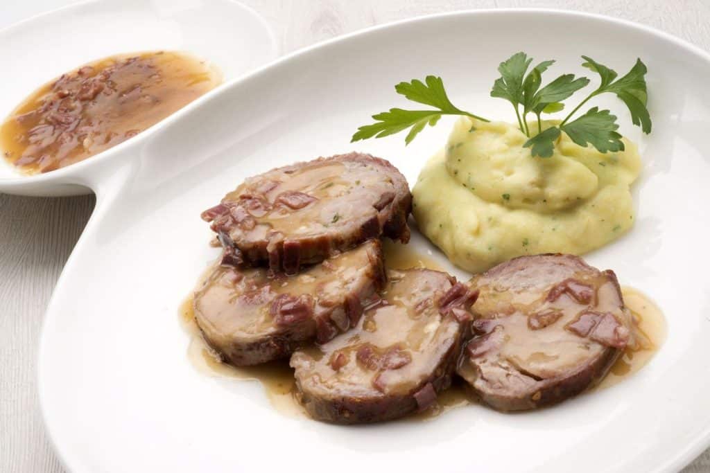 Milhojas de cerdo ibérico con salsa de jamón