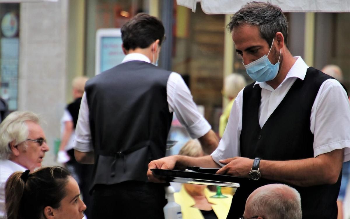 Mucha oferta de empleo, pero por poco salario: 