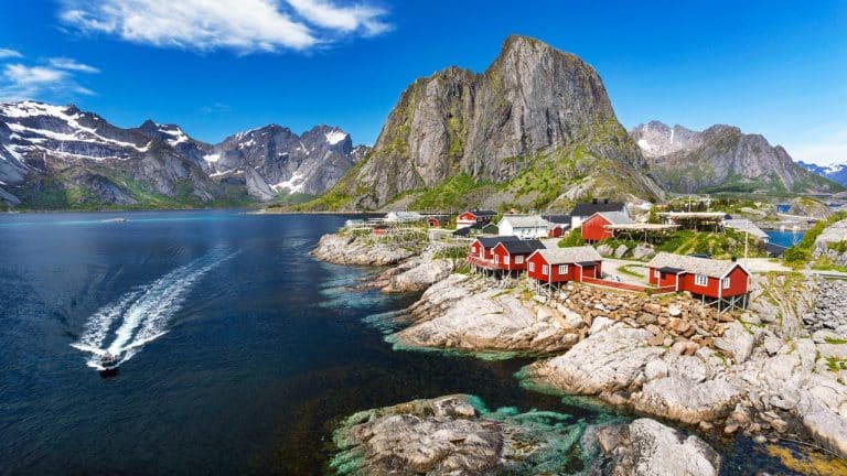 Una influencer española viaja a Noruega y no se puede creer cómo son las fregonas