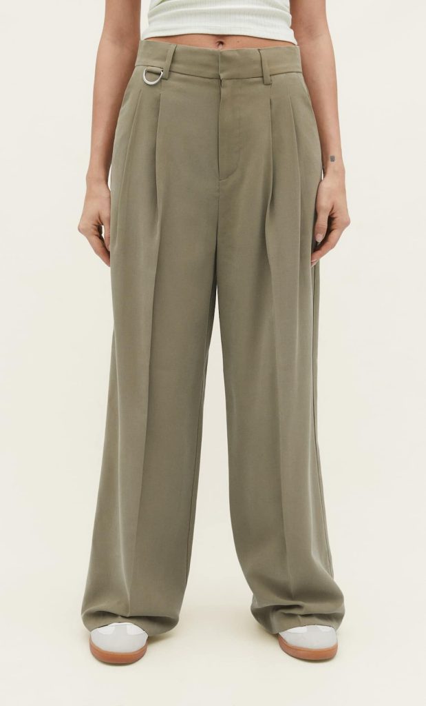 Stradivarius: los trajes de mujer para deslumbrar de fiesta o en el trabajo