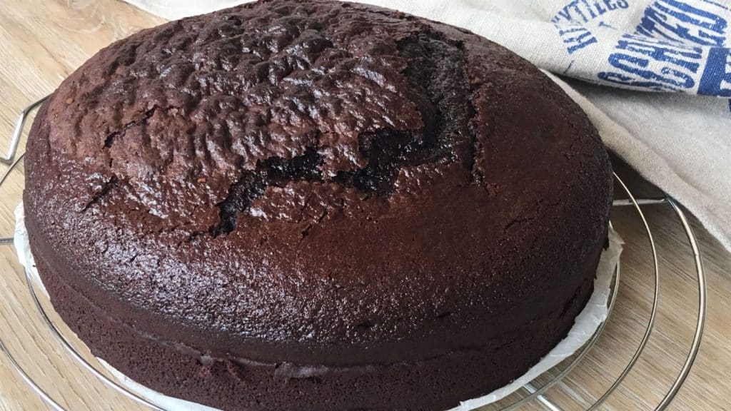 El bizcocho de cacao de Robin Food que se prepara rápido y fácil 108 Para la preparación de la crema con la que vas a decorar el bizcocho “jipi” vamos a necesitar