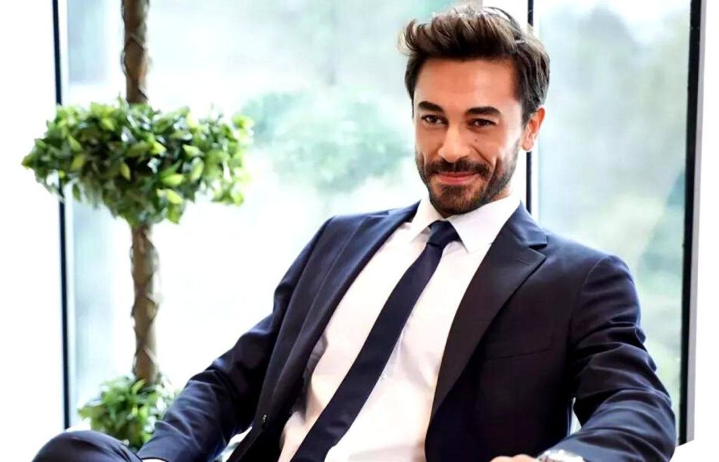 Onur Tuna interpreta a Alihan Tasdemir