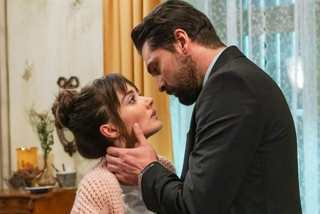 Sevda Erginci hace el papel de Zeynep Yilmaz, la otra protagonista de Pecado Original
