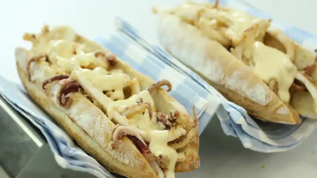 La preparación del bocadillo de calamares de Robin Food