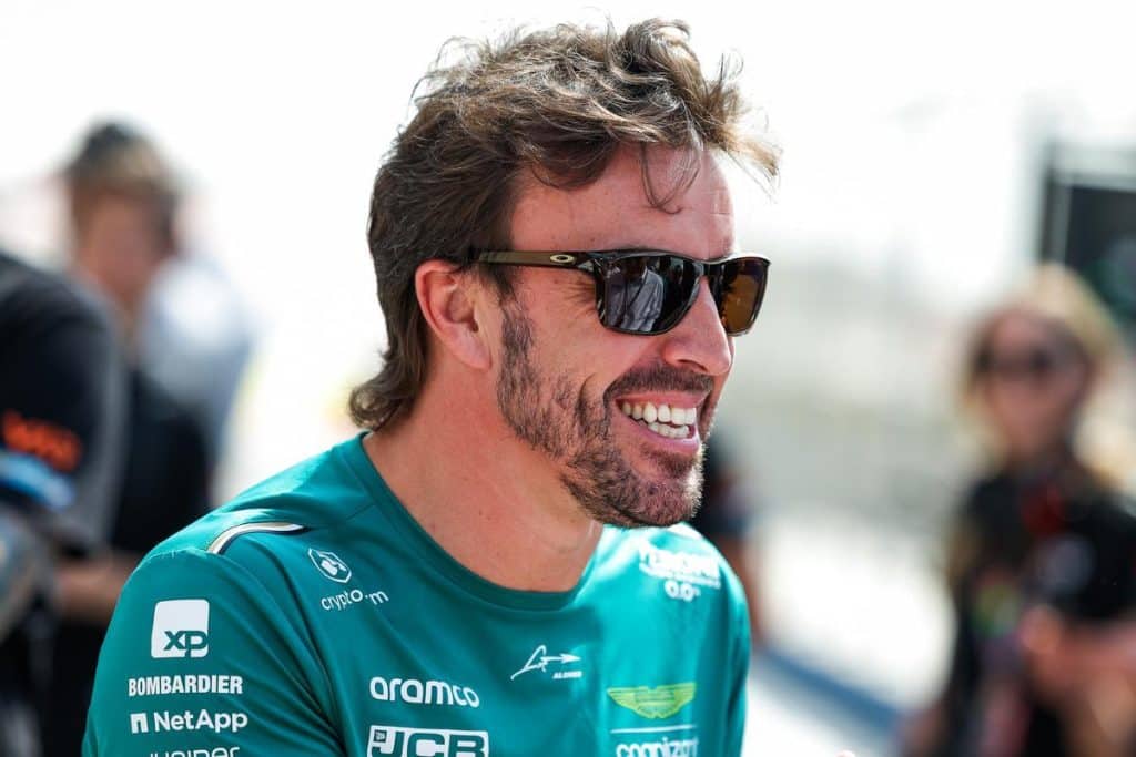 Tiene una firma con la cual representa a talentos del deporte motor