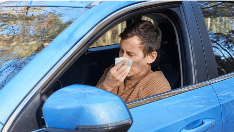 ¿Tienes alergia? Esto opina la DGT de estornudar al volante