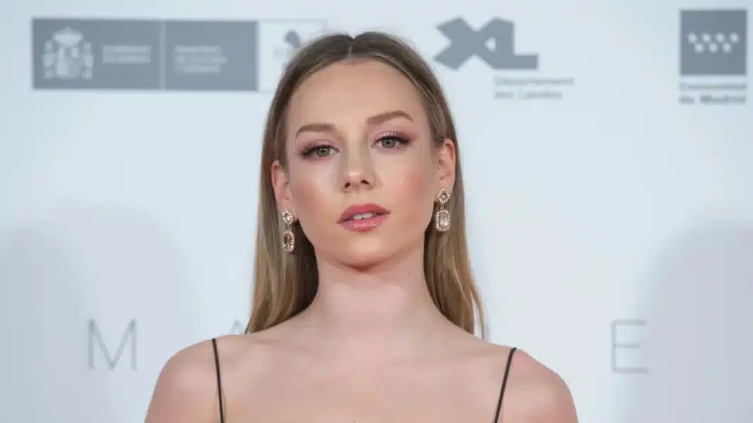 Ester Expósito está en cada detalle