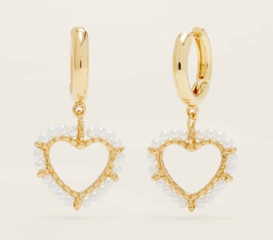 Pendientes charm corazón perla de Stradivarius