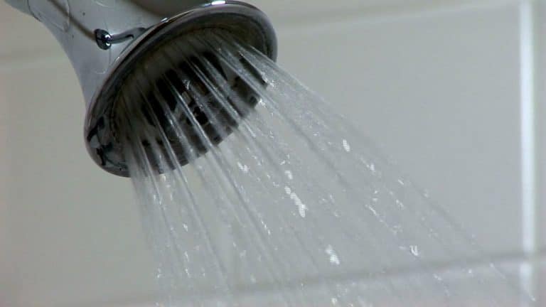 ¿Qué beneficios tiene ducharse con agua fría?