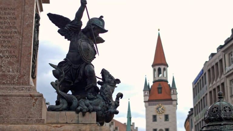 ¿Qué es Sant Jordi y cuando se celebra?