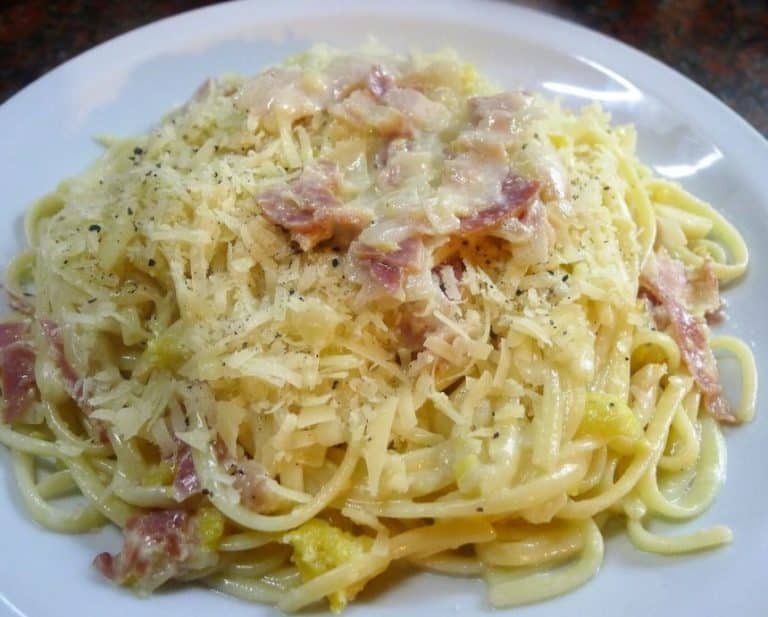 La receta de espaguetis a la carbonara sin huevo que enamora a los italianos
