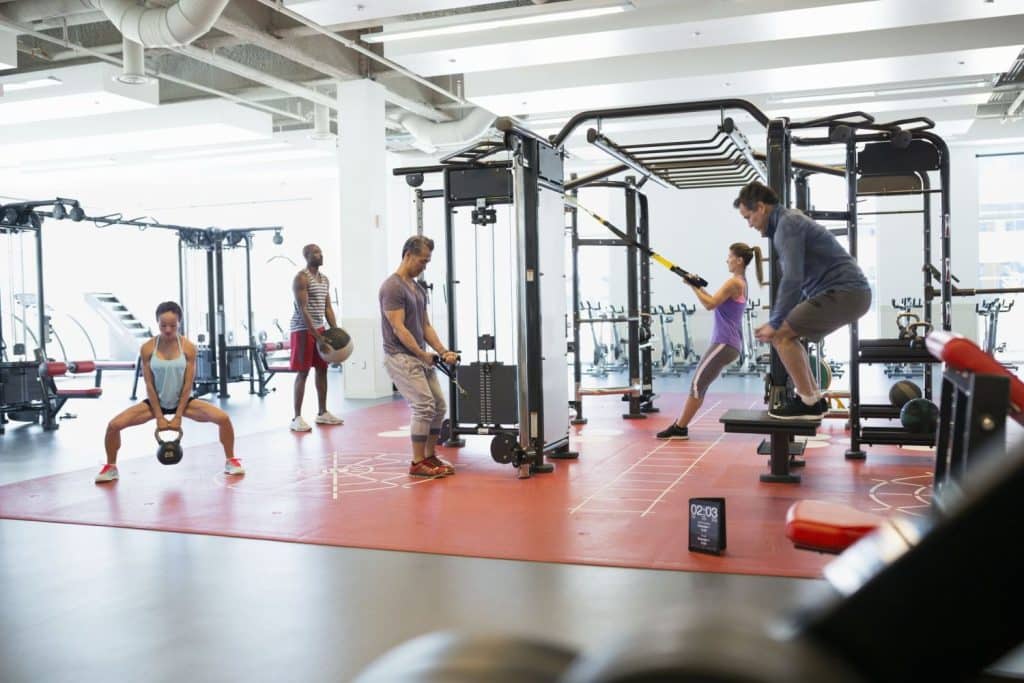 Los expertos se mojan: este es el ejercicio que tendrías que hacer para bajar las calorías de un whopper de Burger King 94 genteentrenandoenelgym 5b0809c01d64040037ab04e7