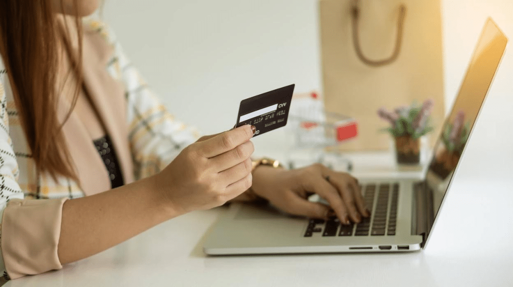 El uso y abuso de las tarjetas 'revolving' en España para capear la inflación 1 tarjetas 'revolving'