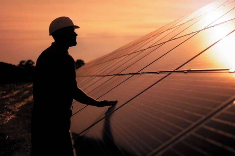 Instalar aerotermia como tecnología en edificios y hogares, con Solar Placa