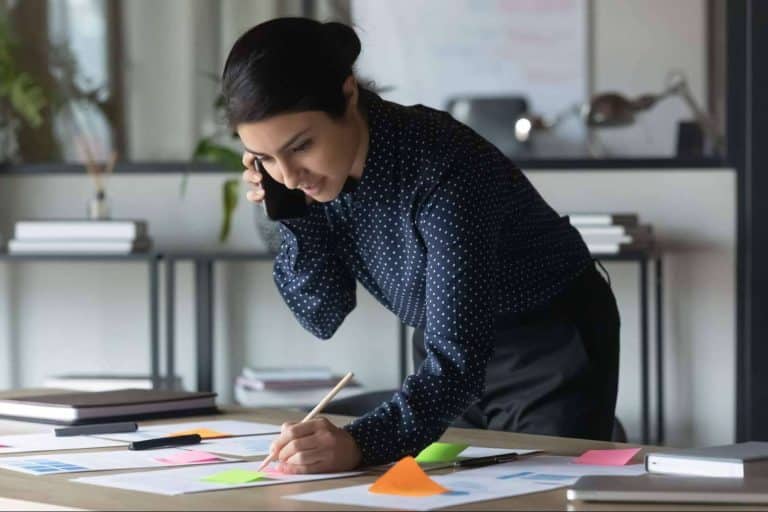 ¿Cuáles son los principales beneficios del programa de mentoring híbrido que ofrece Empresarias de Alto Valor?