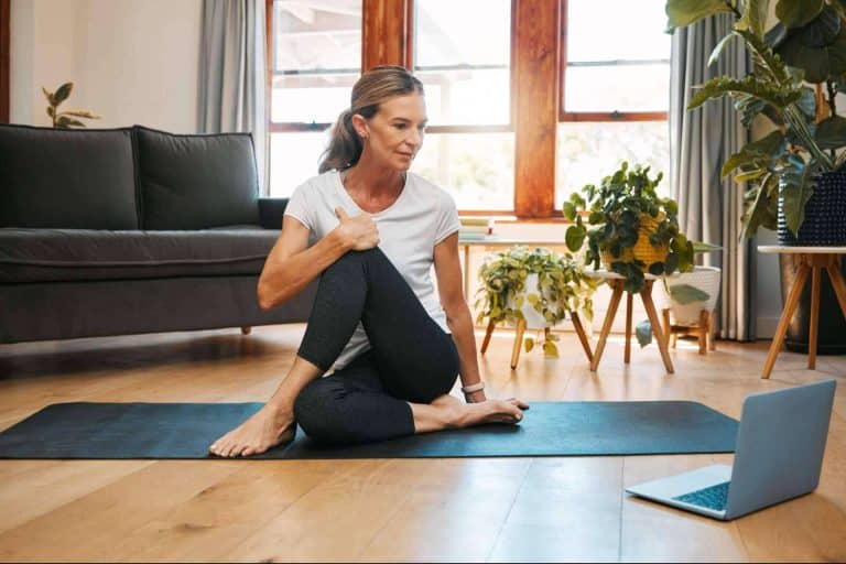 eeMindful sobre las diferentes ventajas que ofrece el yoga