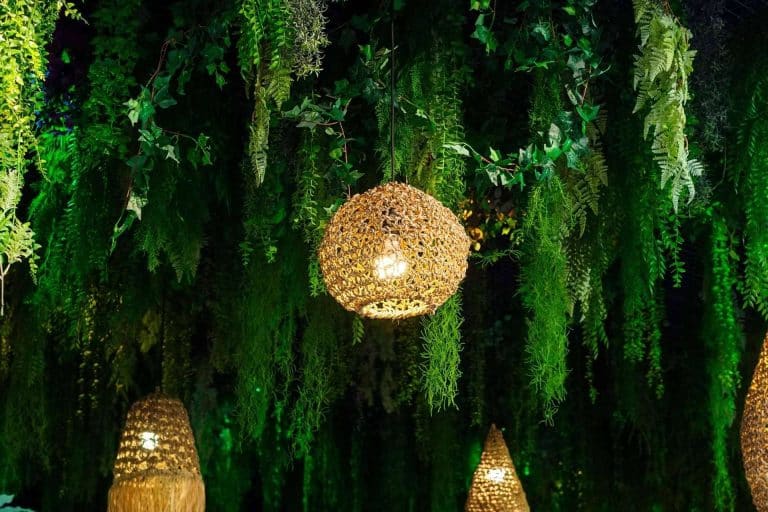 7 Plantas artificiales colgantes para decorar el hogar y darle un toque natural sin ocupar espacio