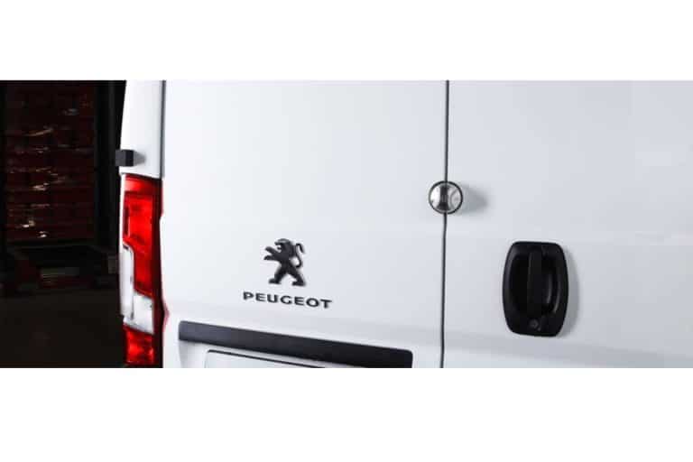 Una compañía que ofrece accesorios para furgonetas de trabajo, Negrillo