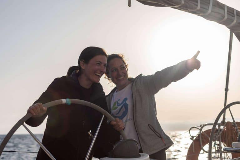 Alamar Sailing explica qué se necesita para navegar a vela un barco moderno