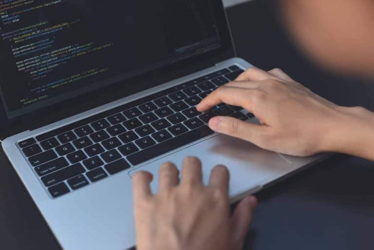 Llega el primer bootcamp certificado de programación y APIs con APIAddicts, de la mano de Rural Hack