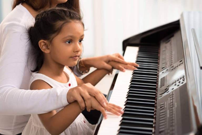Aprender a tocar el piano con las clases y consejos de Música y Maestro