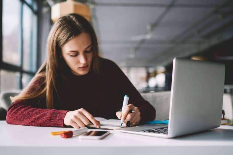 Prepararse con test y exámenes para obtener una plaza de funcionario