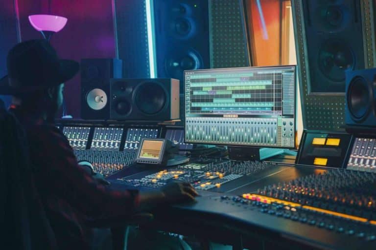 Diferenciarse del resto creando música original con el curso intensivo de Mezclaka Studios