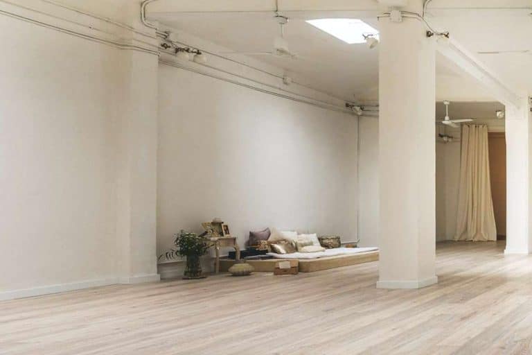 La formación de kundalini yoga para personas que desean profundizar en el camino del yoga o en ser profesores, por blanc yoga