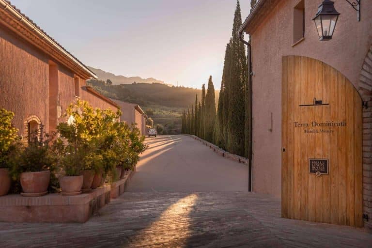 Escapadas románticas en el Hotel Terra Dominicata para desconectar de la rutina y reencontrarse con la naturaleza, la gastronomía y el vino