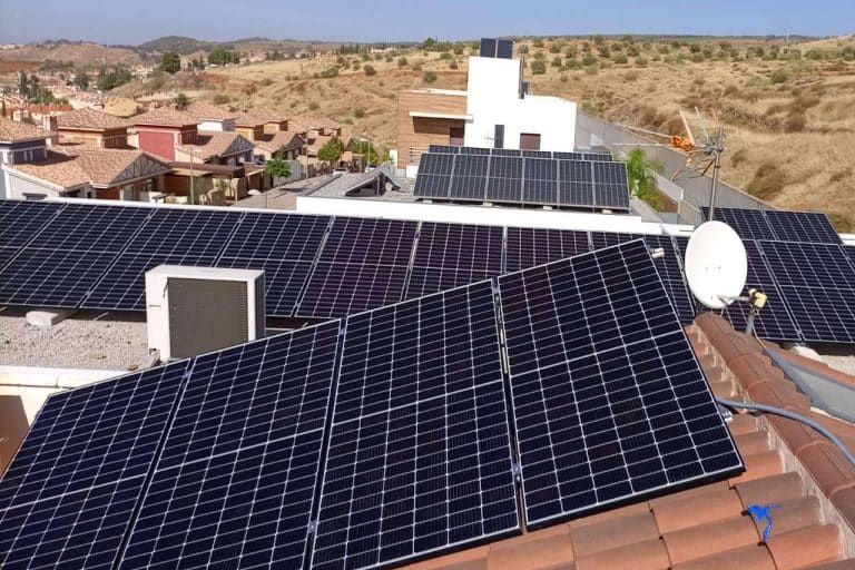 Es posible instalar placas solares en casa sin realizar ninguna inversión inicial