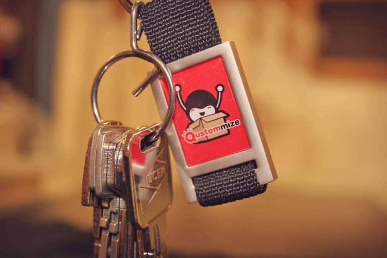 Creación online de chapas, imanes y adhesivos personalizados con Qustommize