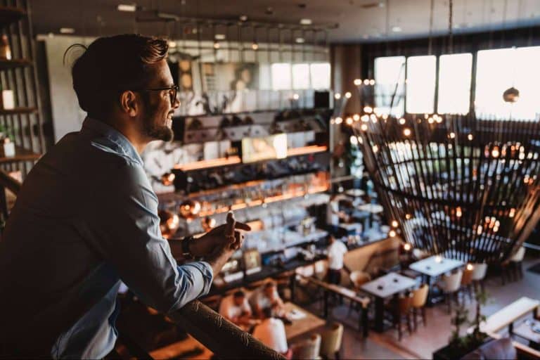 ¿Cómo mejorar la experiencia de los clientes de restaurantes y hoteles?