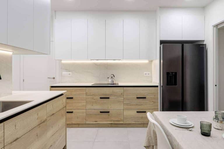 Especialistas en diseño de cocina roble y blanco, con Lautoka Urbana