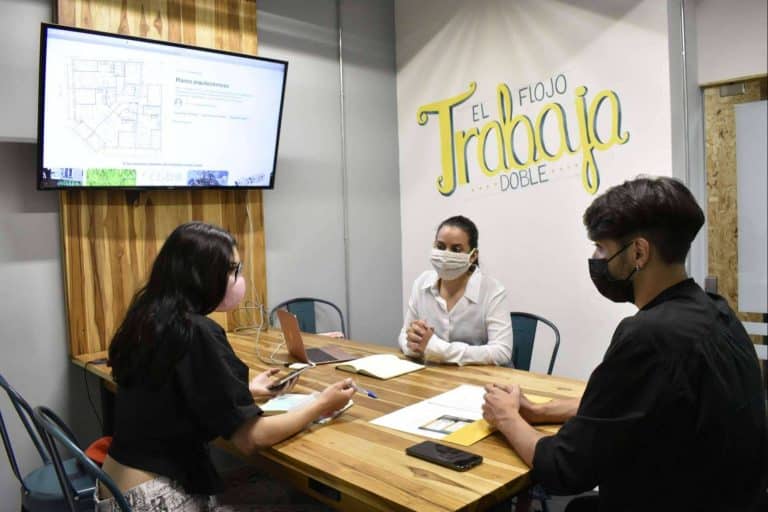 Connect Cowork ofrece sala de juntas para trabajar con clientes o un equipo