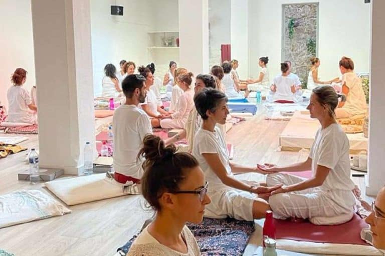 Los distintos estilos de yoga para luchar contra el sedentarismo, por blanc yoga