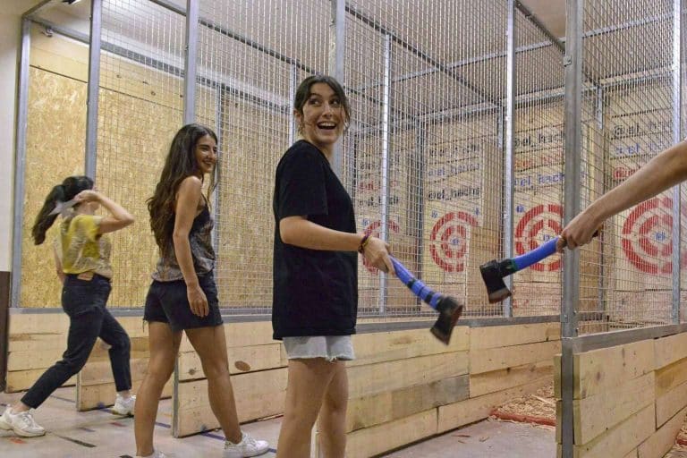 Abre en Las Rozas, Madrid un nuevo local de lanzamiento de hachas de El Hachazo