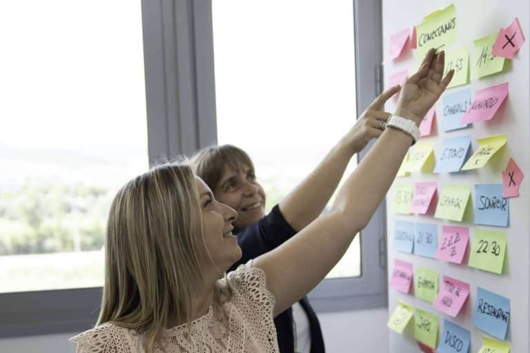 ¿Cuáles son las razones del éxito de los eventos corporativos organizados por la agencia Connect2enjoy?