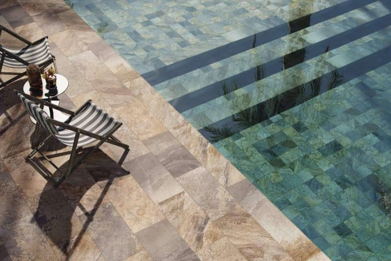 ¿Por qué elegir gres porcelánico para la piscina?, por Interazulejo