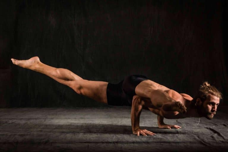 Las ventajas de realizar rocket yoga de la mano de numen